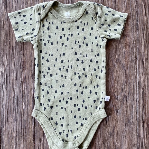 4/$10 Just Born onesie bodysuit 6-9 month - Picture 1 of 5